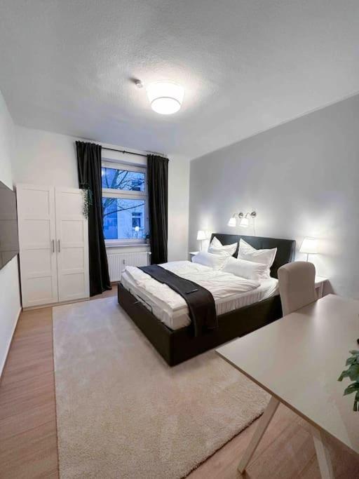 Modern City Apt. -With 2 Tv, Netflix And Work Desk إسن المظهر الخارجي الصورة