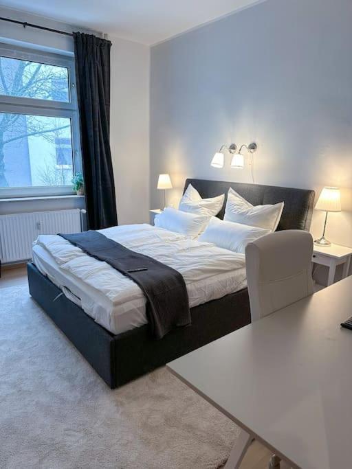 Modern City Apt. -With 2 Tv, Netflix And Work Desk إسن المظهر الخارجي الصورة